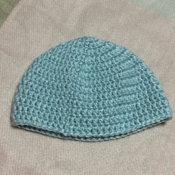 Neutral grey colored crochet baby hat - Picture 2 of 4